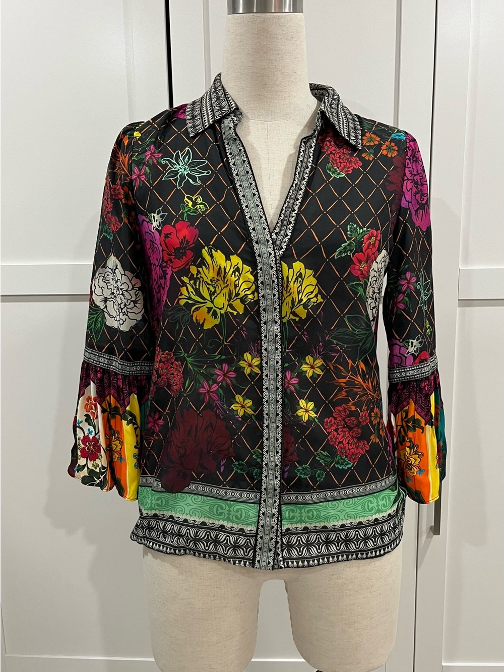 Alice + Olivia Black Button-Down Floral Print Blouse with Multicolor Accents
